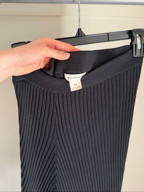 Club Monaco Navy Blue Ribbed Knit Midi Skirt with Vertical Pleats
